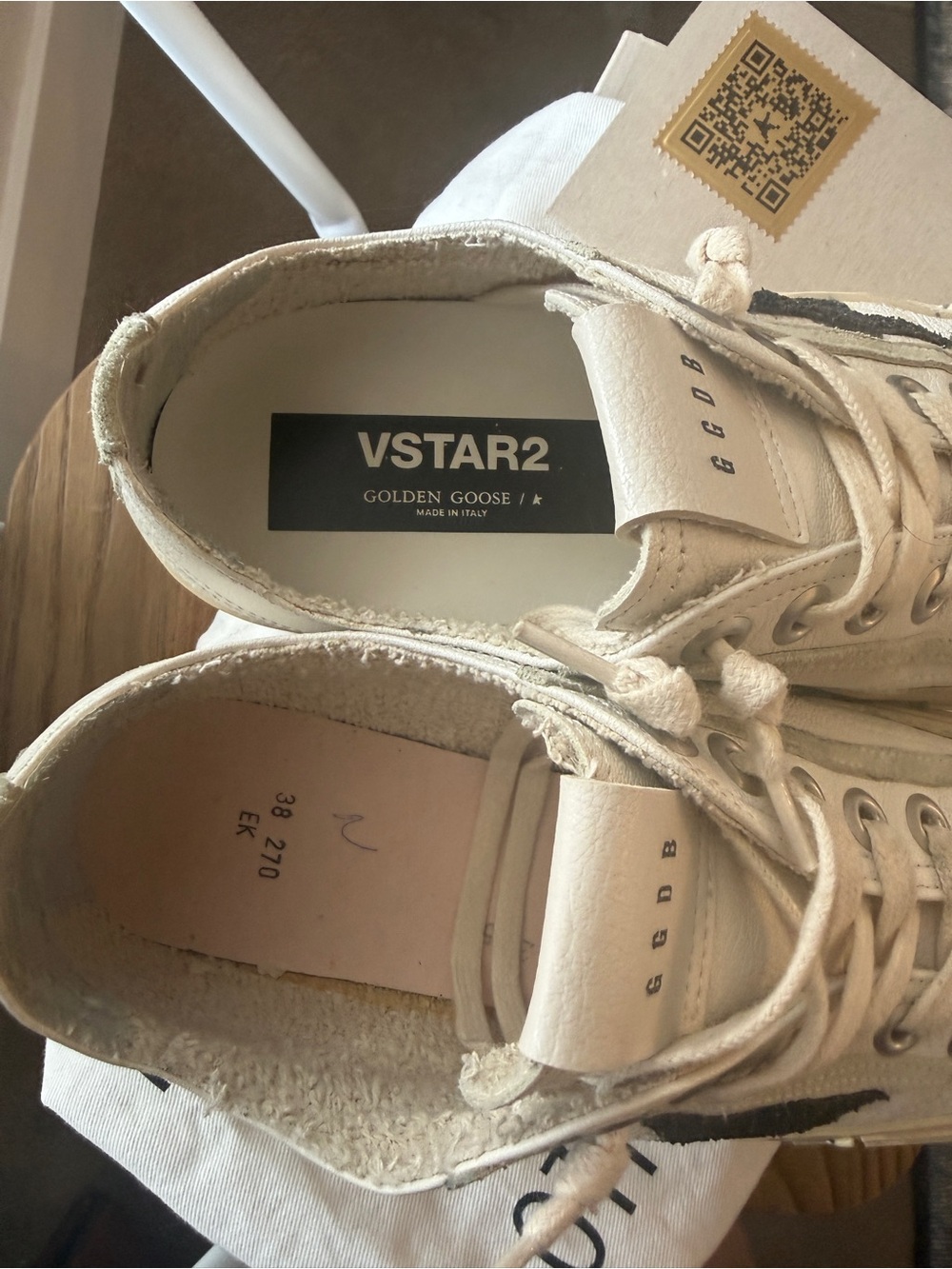 Golden Goose VSTAR2 Low-Top Sneakers in Off-White with Black Star - Picture 3 of 7